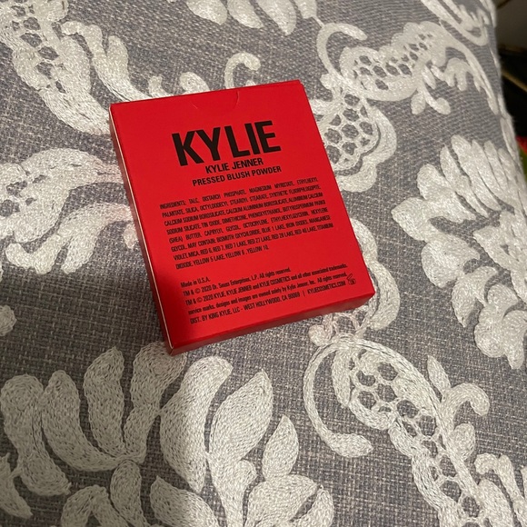 Kylie x Grinch blush - Picture 3 of 3